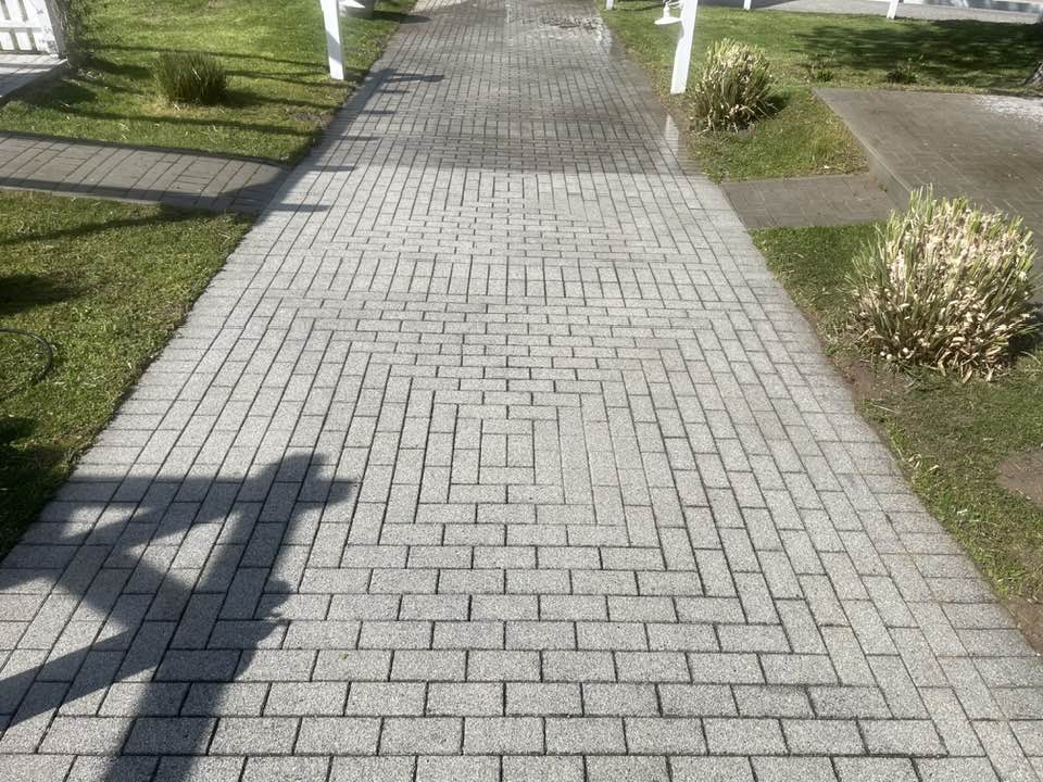 Nagy összefüggő parkoló térkövének mosása